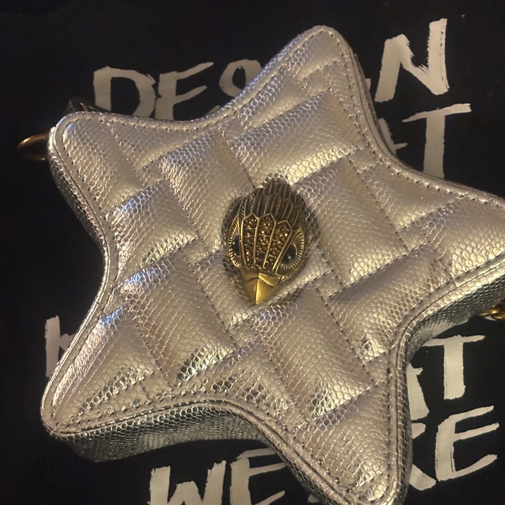 Silver Star-Shaped Bag with Gold Chain - Picture 4 of 9